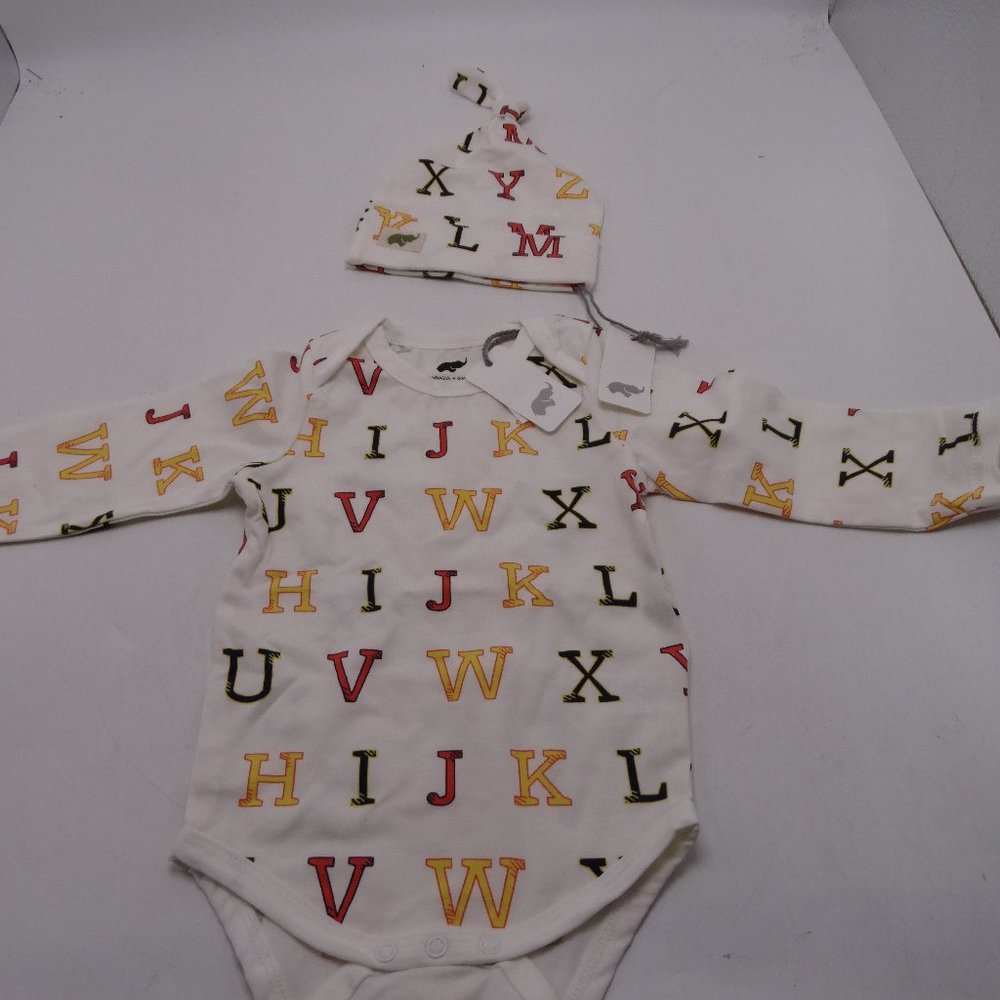 Monica & Andy Oneisie & Knot Top Hat Set 6-9 Months New With Tag